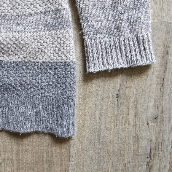 Knyt & Lynk Womens Cashmere sweater gray beige striped V Neck Small soft - Picture 5 of 6